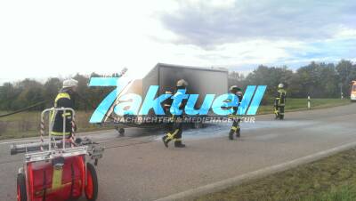 Feuer auf der A8: Anhänger eines Transporters in Brand geraten