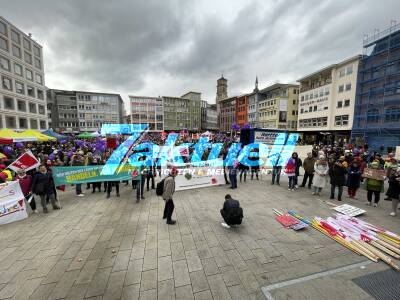 Internationaler Frauentag - Mehrere tausend Teilnehmer bei Kundgebung in Stuttgart - 5 O Töne