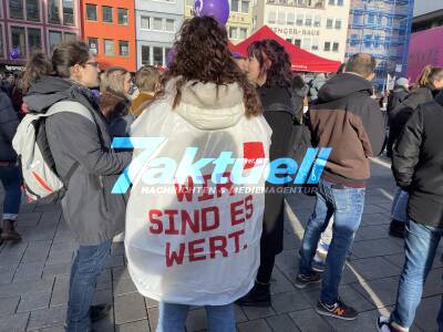 Internationaler Frauentag - Mehrere tausend Teilnehmer bei Kundgebung in Stuttgart - 5 O Töne