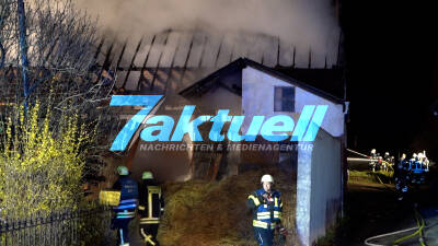 7 Pferde verendet: Vollbrand Landwirtschaftliches Anwesen - 7 von 11 Pferde fallen dem Brand zum Opfer