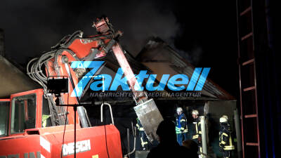 7 Pferde verendet: Vollbrand Landwirtschaftliches Anwesen - 7 von 11 Pferde fallen dem Brand zum Opfer