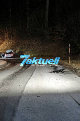 Unfallfahrer und Beifahrer flüchten und lassen verletzte PKW Lenkerin des anderen PKW  zurück - Flüchtender von Polizei zwar telefonisch erreicht, aber er stellt sich nicht