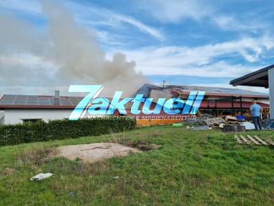 Lebenswerk Zweiradgeschäft durch Vollbrand zerstört - 1 Person leicht verletzt -  Großeinsatz der Feuerwehr