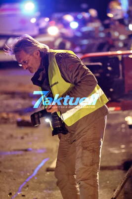 1 Tote, zwei schwer Verletzte nach Horror-Crash - 22-jährige chinesische Touristin fährt auf falscher Straßenseite - Geisterfahrerin / Spur verwechselt? Zwei Unfallopfer mit Notarzthubschrauber in Klinik geflogen