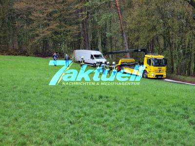 Schwerer Begegnungsunfall mit Pakettransporter - Vater mit Sohn nicht angeschnallt und zu schnell auf einem Verbindungsweg im Elztal - mehrere Verletzte