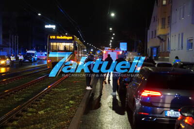 Tödlicher Unfall mit Stadtbahn: Mann hielt sich im Gleisbereich auf, stürzte und wurde von Bahn erfasst.