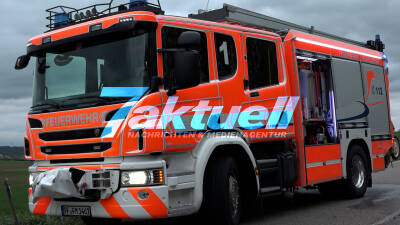 Schwerer Begegnungsunfall B10 - Person von Feuerwehr befreit - 2 Personen Verletzt