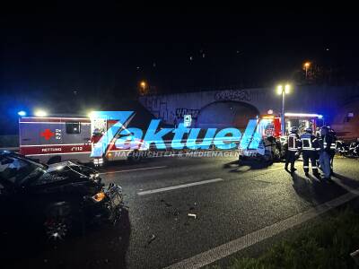Heftiger Unfall - Mehrere Verletzte - Audi SQ5 kracht massiv in Dacia Dokker - Vollsperrung der B14 Richtung Schattenring
