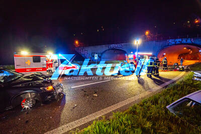 Heftiger Unfall - Mehrere Verletzte - Audi SQ5 kracht massiv in Dacia Dokker - Vollsperrung der B14 Richtung Schattenring