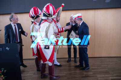 Innenminister Strobl und OB Nopper empfangen Kölner Prinzen-Garde im Rathaus