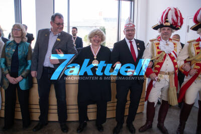 Innenminister Strobl und OB Nopper empfangen Kölner Prinzen-Garde im Rathaus