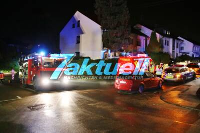 Explosion eines Staubsauger-Akkus:  300 000€ Schaden bei Gebäudebrand in Mehrfamilienhaus - Feuerwehr und Rettungsdienst im Einsatz