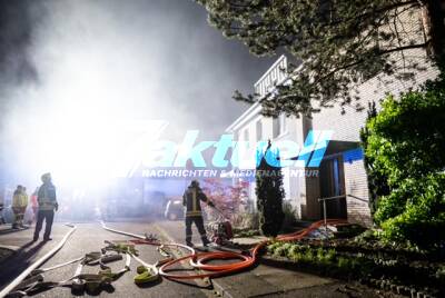 Küche brannte in voller Ausdehnung - 2 Bewohner kamen verletzt ins Krankenhaus - Ort: Marl-Hamm Bohnenkamp - Einsatzzeit: 2:45 Uhr