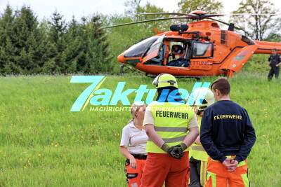 Horrorcrash: Ausweichmanöver endet in Tragödie - 9 Verletzte - drei Hubschrauber im Einsatz, 1 Jähriges Kind verletzt, Frau eingeklemmt 