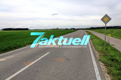  Motorradfahrer übersieht PKW und kracht ins Heck, schleudert in entgegenkommender Biker - davon stirbt einer, drei Hubschrauber im Einsatz 