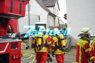 Explosion nach Reinigungs- und Demontagearbeiten eines Öltanks - Haus stark beschädigt und einsturzgefährdet – eine Person leicht verletzt 