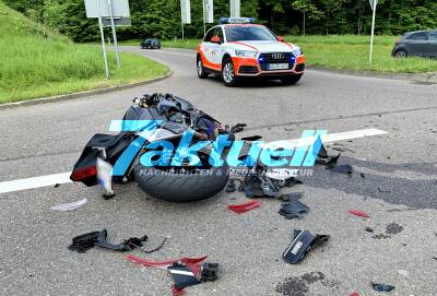 PKW missachtet Vorfahrt und kracht in Motorrad - Schwerer Unfall bei Welzheim