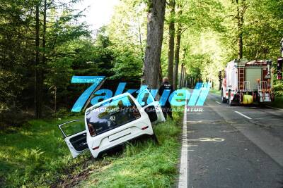 Tödlicher Unfall auf der Granatstrasse in Haltern am See - Hubschrauber gelandet - PKW gegen Baum