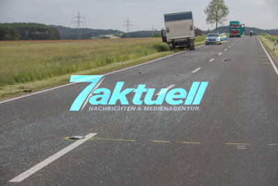 Linienbus von LKW fast aufgeschlitzt - Bus kracht gegen LKW: Mehrere Schwerverletzte nach Busunfall - Strecke Stundenlang gesperrt