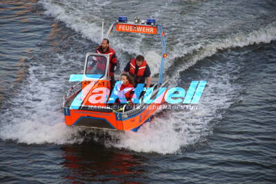 Person mutmaßlich in Neckar - Feuerwehr leitet Suche, auch mit Boot, auf dem Neckar ein