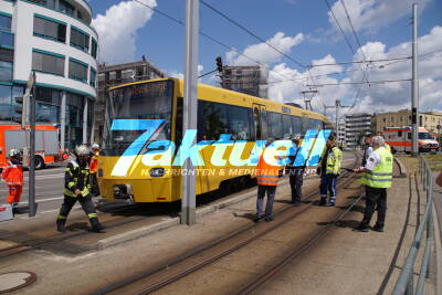 Junge Frau mit E-Scooter von Stadtbahn erfasst - sie fuhr offenbar entgegen der Fahrtrichtung