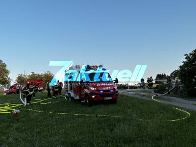 Feldscheune in Vollbrand - Scheune komplett abgebrannt - 3 Feuerwehren im Löscheinsatz