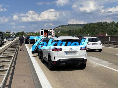 Schwerer Aufahrunfall mit 5 PKW - Stau auf B14 
