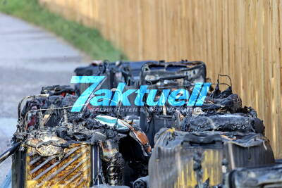Reisebus in Flammen und ausgebrannt - Taiwanesen stehen am 1. Reisetag ohne Gepäck da - Flammen on tape - Gepäck fällt den Flammen zum Opfer