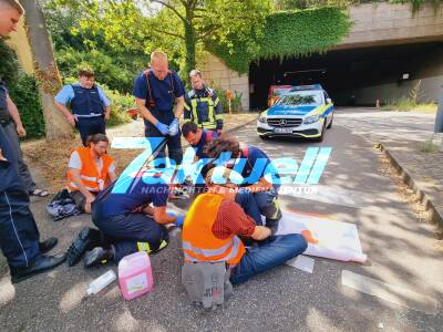 Kessel-Blockade am Samstag: Letzte Generation blockiert Stuttgarter Innenstadt - 3 O Töne - RTW behindert