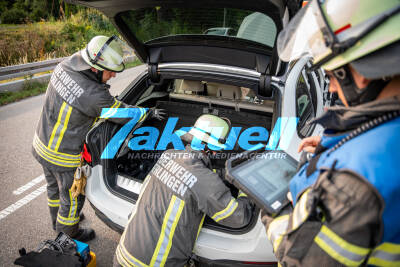 Verkehrsunfall im Krumbachtal: Feuerwehr nach Verkehrsunfall zwischen Gerlingen und Leonberg im Einsatz - 40.000 EUR Schaden