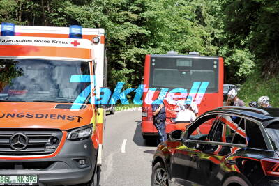 Rennradfahrer kracht bei Talfahrt fast ungebremst in Heck von Linienbus - Unfall überschattet Charity-Rad-Event
