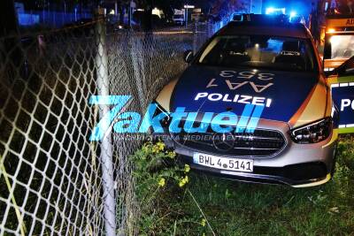 Heftige Randale in Streifenwagen, so dass Polizeifahrzeug verunfallt und die Flucht gelingt! Suche mit Hubschrauber ergebnislos