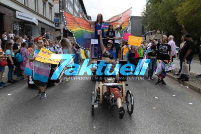 Stuttgart erlebt größte CSD Parade seiner Geschichte - 400.000 Besucher - 35.000 Teilnehmer
