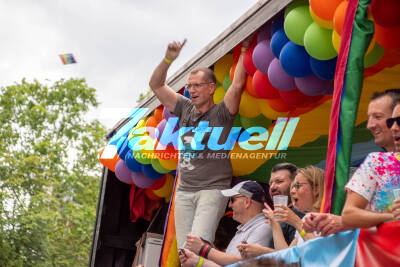 Stuttgart erlebt größte CSD Parade seiner Geschichte - 400.000 Besucher - 35.000 Teilnehmer