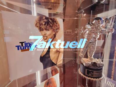 Tina Turner Ausstellung im Stage Apollo Theater eröffnet!