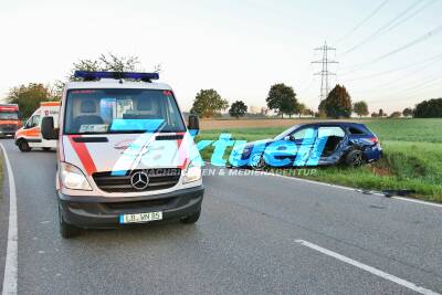 Frontalcrash nach Überholmanöver - 4 Verletzte, davon mindestens 1 Person schwer - Landstraße gesperrt