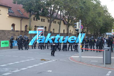 Massive Ausschreitung bei Eritrea-Demo - 26 Polizisten verletzt, 4 davon dienstunfähig - Gewalt bei Eritrea-Treffen in Stuttgart: Polizei mit Steinen und Holzlatten angegriffen