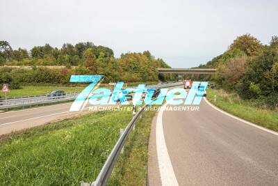 2 Fahrzeuge überschlagen: Schwerer Unfall auf der B14 bei Schwaikheim