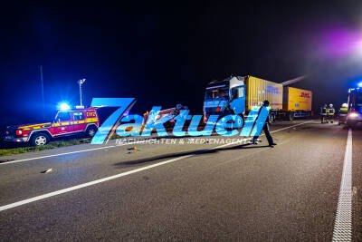 Tödlicher Crash - VW Caddy-Fahrer missachtet Vorfahrt und wird vom LKW gerammt - 2 weitere Personen werden schwer verletzt