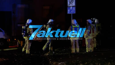 Halloween Party endet schneller als gedacht - Feuer in Dachgeschoss-Wohnung führt zu Feuerwehreinsatz - 3 Verletzte