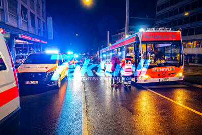 Feuerwehr rettet Babys & Kinder (on tape!) - 4 Bewohner über Drehleiter gerettet - Wohnungsbrand in Stuttgarter Innenstadt