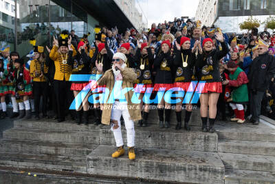 Stuttgarter Karnevalsgesellschaften eröffnen Saison 2023/24 auf dem Schloßplatz