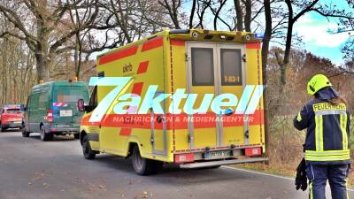 Schwerer Unfall bei Wusterhausen/Dosse - PKW kracht mit 80 km/h gegen Baum - 26-jährige mit Rettungshubschrauber in Klinik geflogen