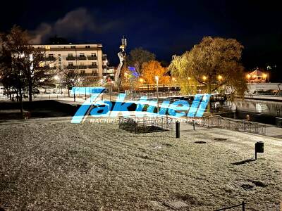 Erster Schnee in Brandenburg - Die Neuruppiner Klosterkirche umgeben von der Weißen Pracht 