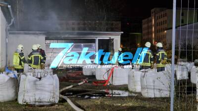 Brand in verlassener Autowerkstatt im Leipziger Norden - Feuerwehr greift schnell ein und verhindert Brandausbreitung