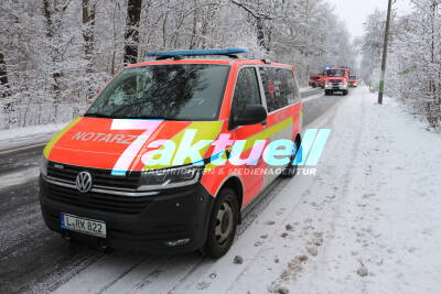 Frontalcrash auf glatter Straße in Leipzig - Mehrere Verletzte