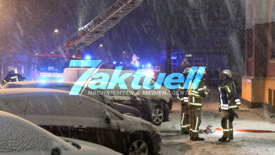 Wohnungsbrand während Schneesturm und Glatteis in Recklinghausen  - Anfahrt der Einsatzkräfte gestaltet sich schwierig