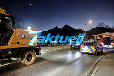Demo der Landwirte und Fuhrunternehmen zu Plänen der Bundesregierung legt Berchtesgaden lahm! Bummelfahrt im Schatten des Watzmann - starke Bilder für die Politik 