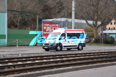 Explosion in Wohnhaus - 2 Verletzte - Eine Wohnung aufgrund Schäden durch Druckwelle nicht bewohnbar