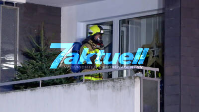 Kellerbrand in Mehrfamilienhaus in der Silvesternacht sorgt für Massenanfall an verletzten: 5 Verletzte und cirka 20 Personen durch Feuerwehr gerettet - Otöne